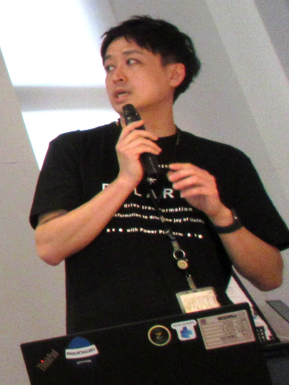 登壇するはる
